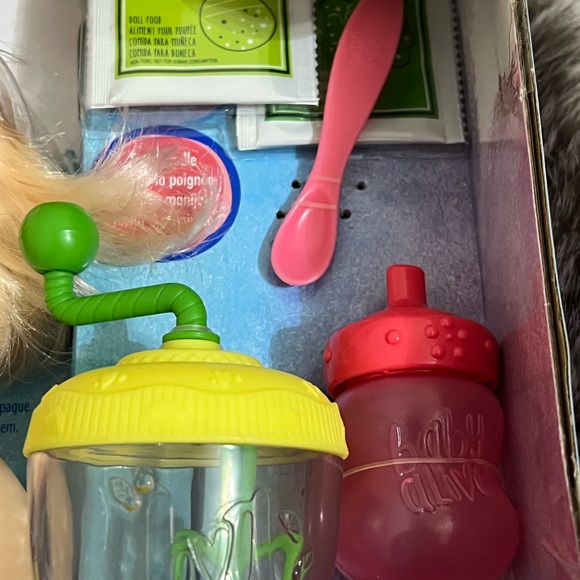 Baby Alive and accessories - Picture 4 of 4